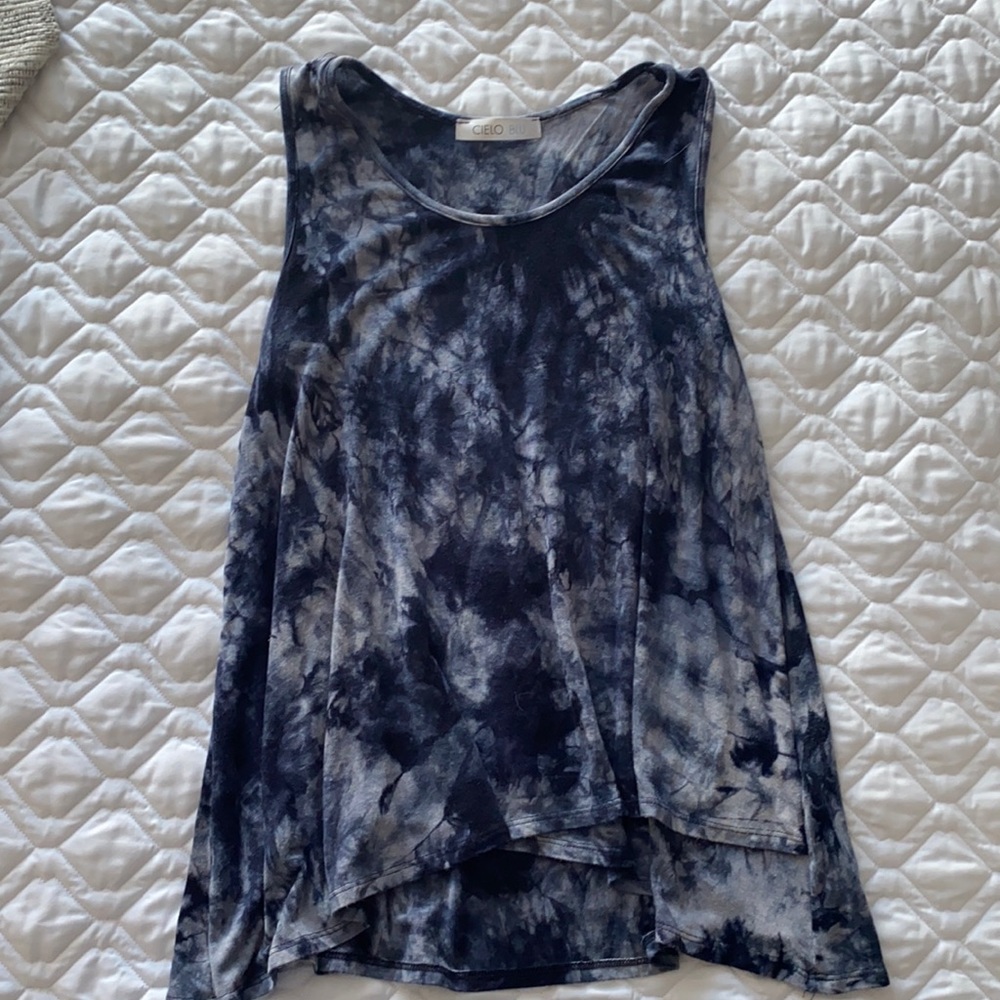 Blue tie-dye flowy tank